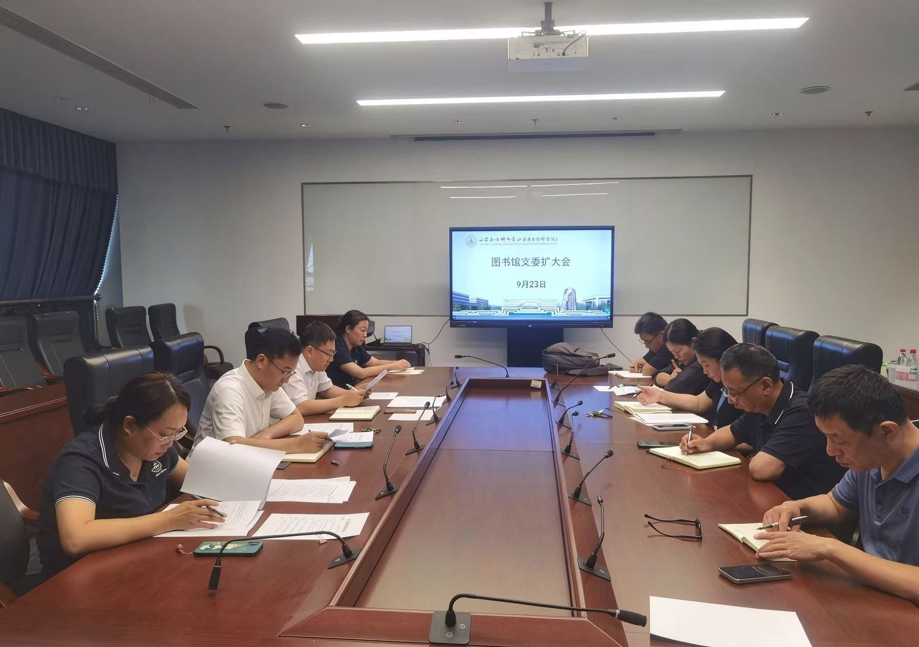 统一思想、明确责任——图书馆召开工作促进会