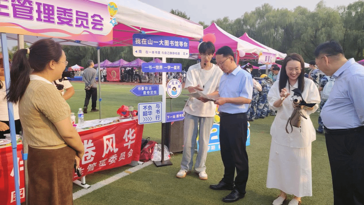 百团争鸣，书香逐光——图书馆圆满完成百团大战 社团纳新工作